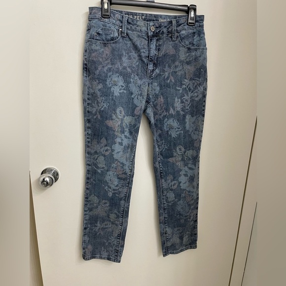 Laurie Felt Denim - Laurie Felt Petite Floral Relaxed Straight Jeans Medium A4718210